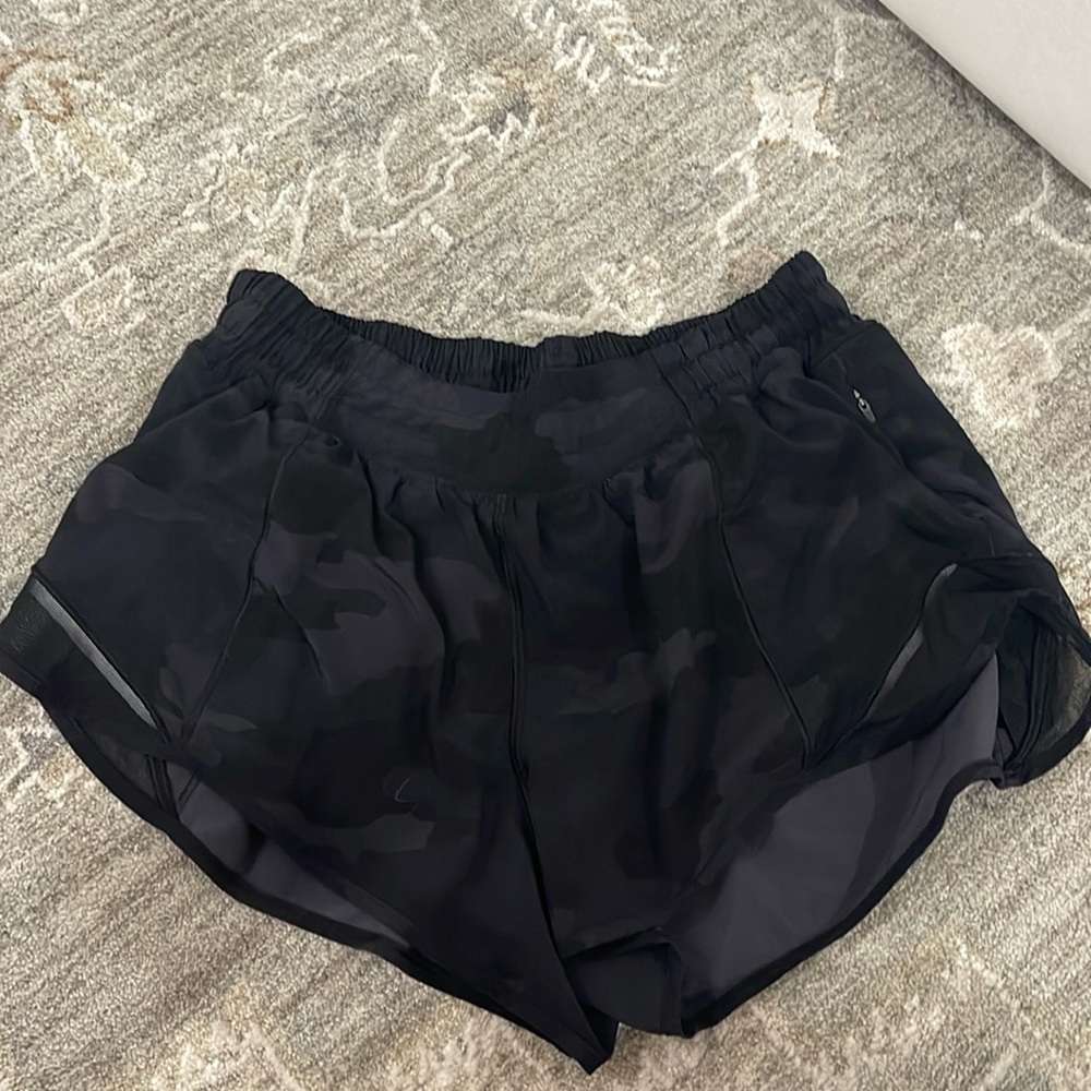 Hotty hot low rise lined short 2.5” black camo